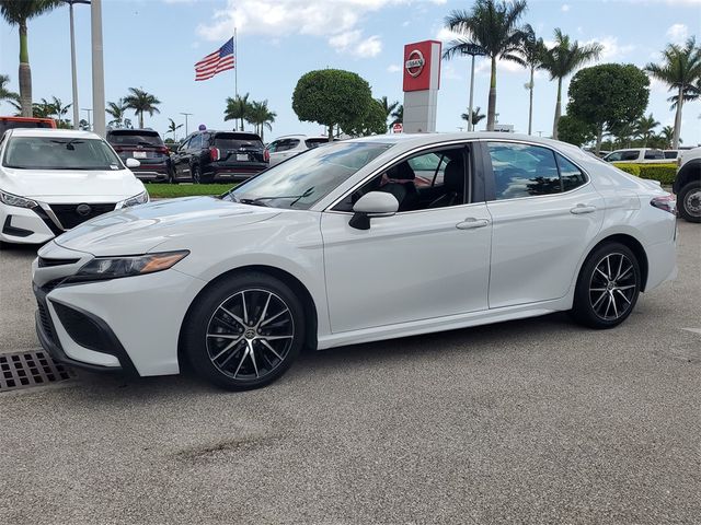 2022 Toyota Camry SE