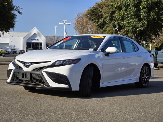 2022 Toyota Camry SE