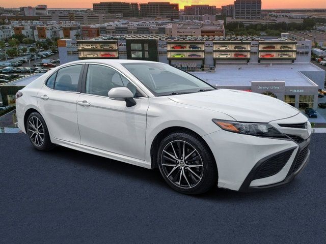 2022 Toyota Camry SE