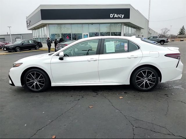 2022 Toyota Camry SE