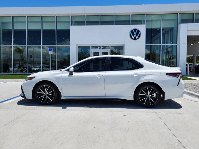 2022 Toyota Camry SE