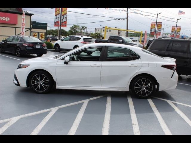 2022 Toyota Camry SE