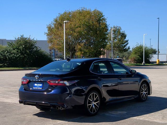 2022 Toyota Camry SE