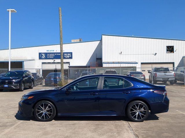 2022 Toyota Camry SE