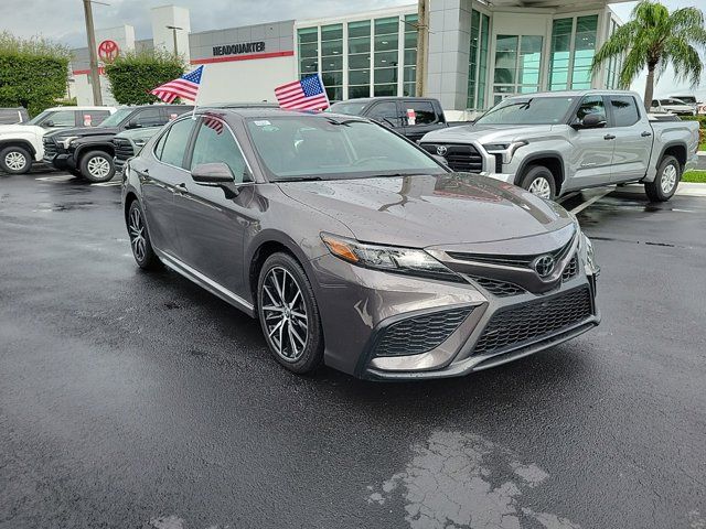 2022 Toyota Camry SE