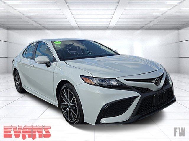 2022 Toyota Camry SE