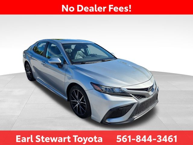 2022 Toyota Camry SE