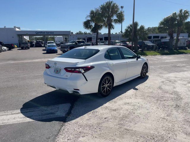 2022 Toyota Camry SE