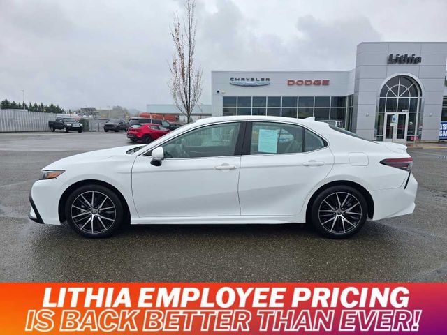 2022 Toyota Camry SE
