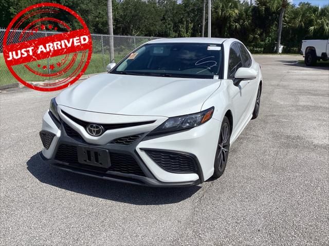 2022 Toyota Camry SE