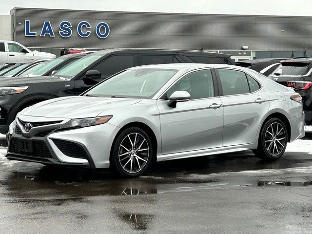 2022 Toyota Camry SE