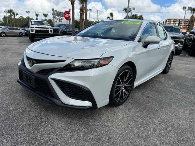 2022 Toyota Camry SE