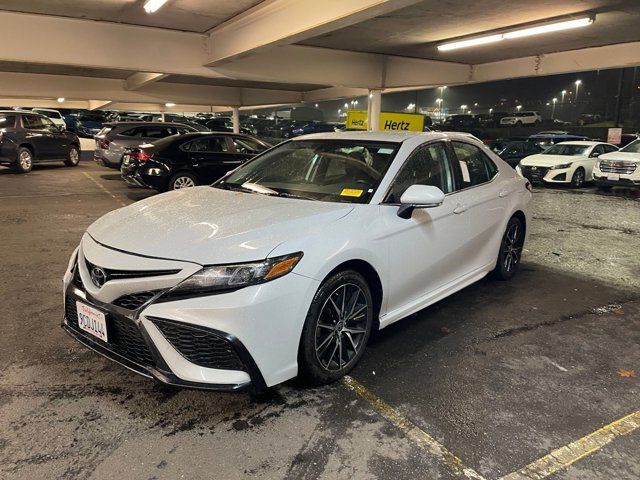 2022 Toyota Camry SE