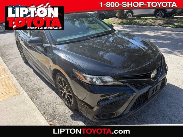 2022 Toyota Camry SE