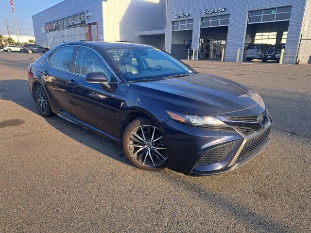 2022 Toyota Camry SE