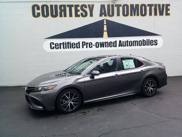 2022 Toyota Camry SE