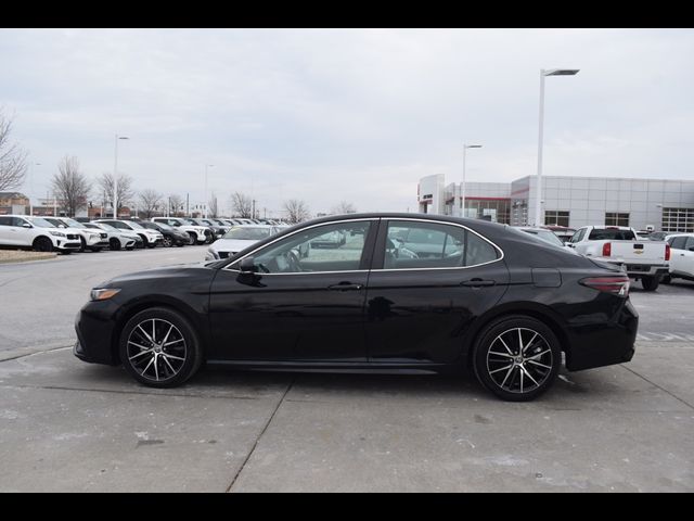 2022 Toyota Camry SE