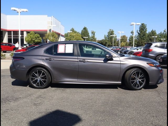 2022 Toyota Camry SE