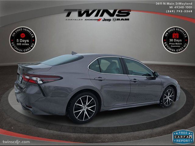 2022 Toyota Camry SE
