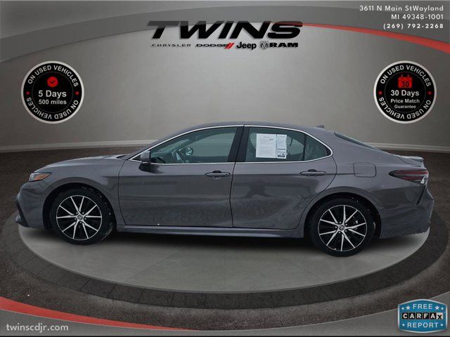 2022 Toyota Camry SE