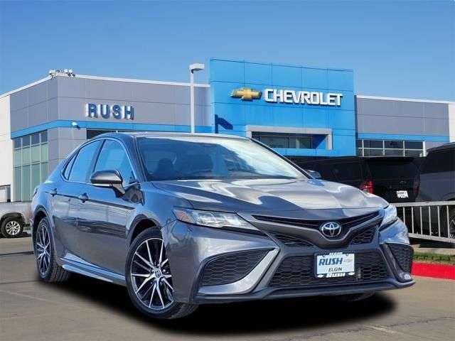 2022 Toyota Camry SE