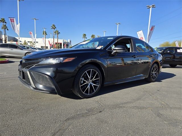 2022 Toyota Camry SE