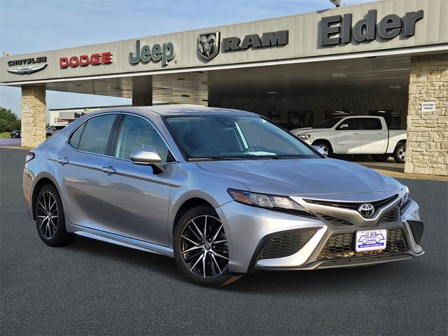 2022 Toyota Camry SE