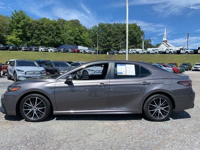 2022 Toyota Camry SE