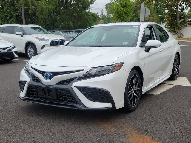 2022 Toyota Camry Hybrid SE