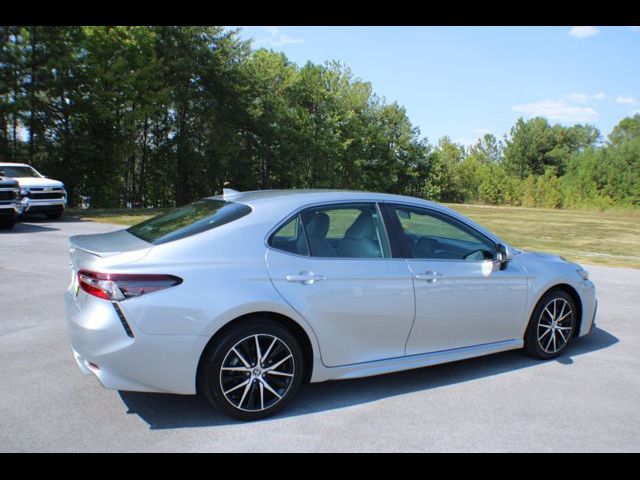 2022 Toyota Camry Hybrid SE