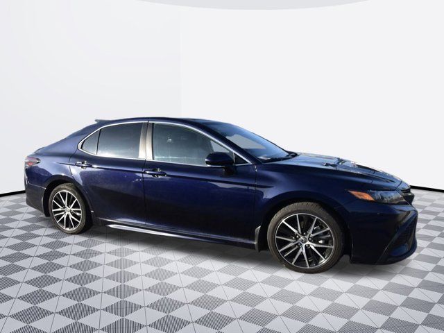 2022 Toyota Camry Hybrid SE