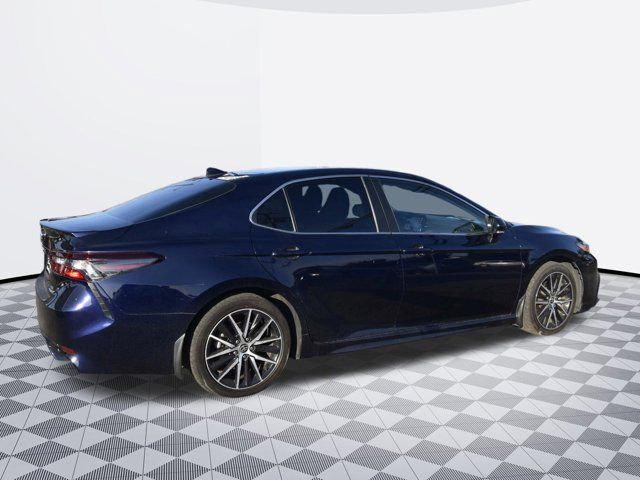 2022 Toyota Camry Hybrid SE