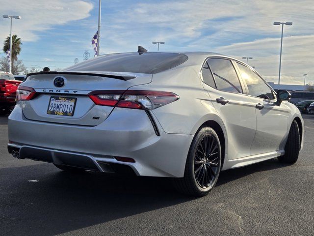 2022 Toyota Camry Hybrid SE