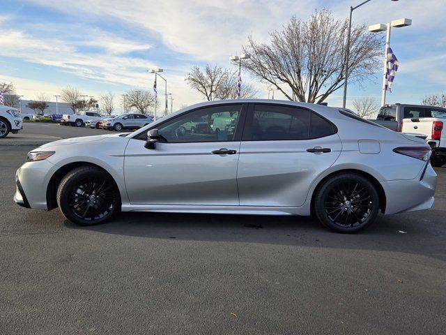 2022 Toyota Camry Hybrid SE