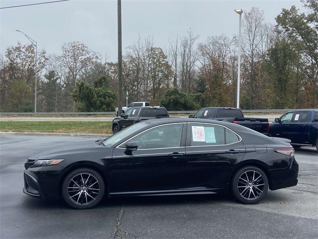 2022 Toyota Camry SE