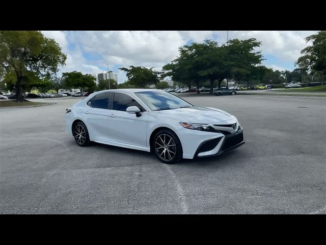 2022 Toyota Camry SE