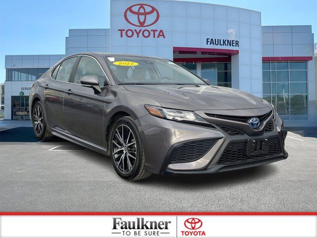 2022 Toyota Camry Hybrid SE