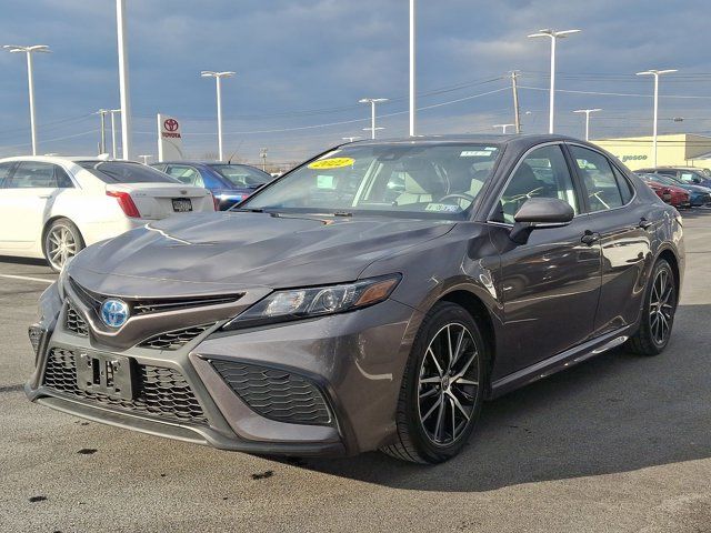 2022 Toyota Camry Hybrid SE