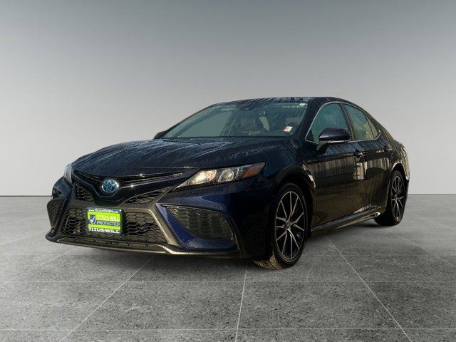 2022 Toyota Camry Hybrid SE