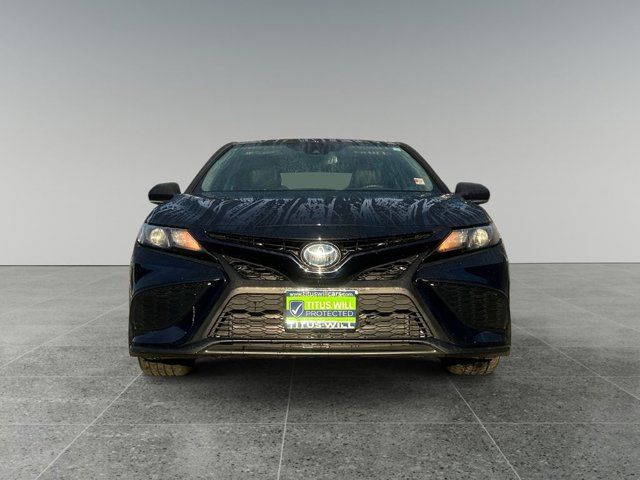 2022 Toyota Camry Hybrid SE