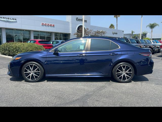 2022 Toyota Camry Hybrid SE