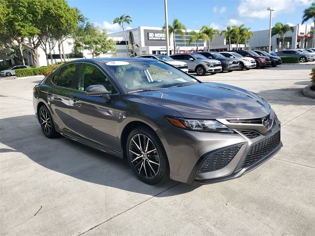 2022 Toyota Camry SE