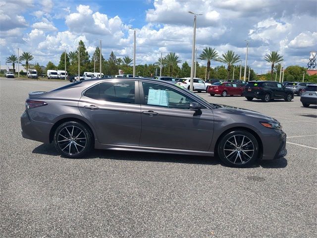 2022 Toyota Camry SE