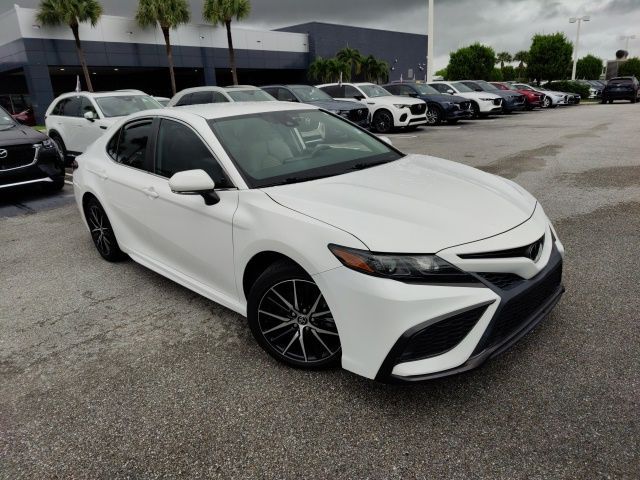 2022 Toyota Camry SE