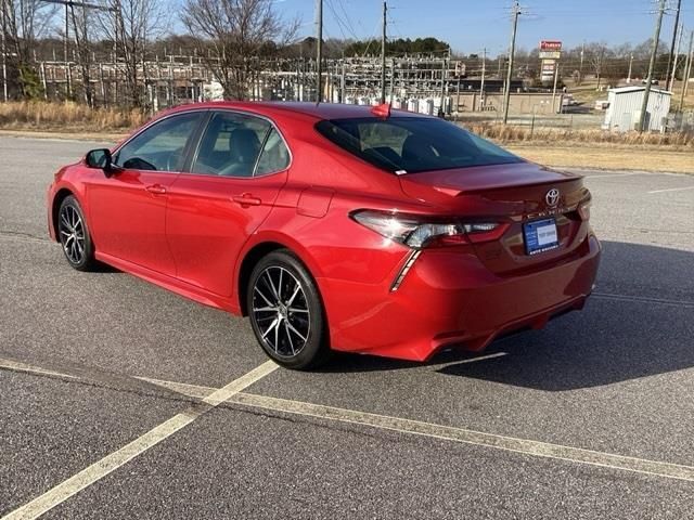 2022 Toyota Camry SE