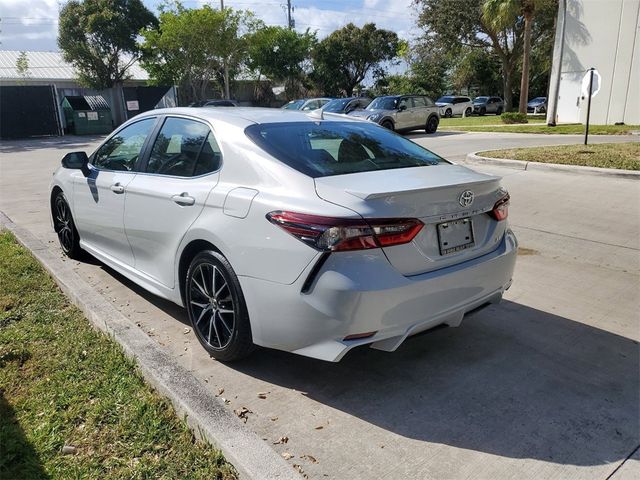 2022 Toyota Camry SE