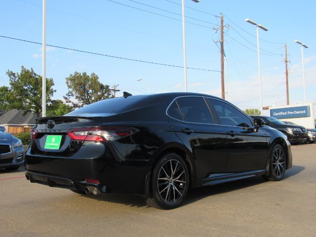 2022 Toyota Camry SE