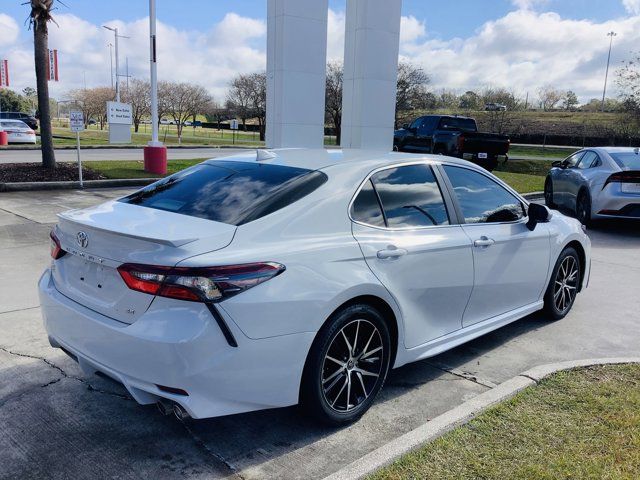 2022 Toyota Camry SE