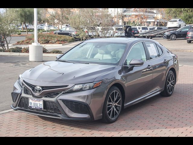 2022 Toyota Camry SE