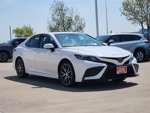 2022 Toyota Camry SE